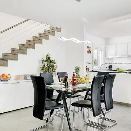 Binibequer Vell Sleeps 6 Pool Air Con Wifi Бинибека